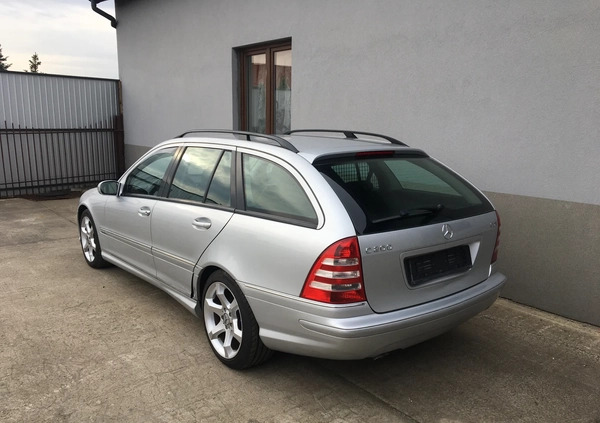 Mercedes-Benz Klasa C cena 13800 przebieg: 199924, rok produkcji 2007 z Garwolin małe 211